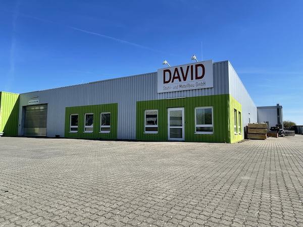 Anmietung einer weiteren Fertigungshalle von 1.000 qm – Umzug aller Maschinen und Anlagen – Aufbau einer eigenständigen Abteilung „Arbeitsvorbereitung“ 