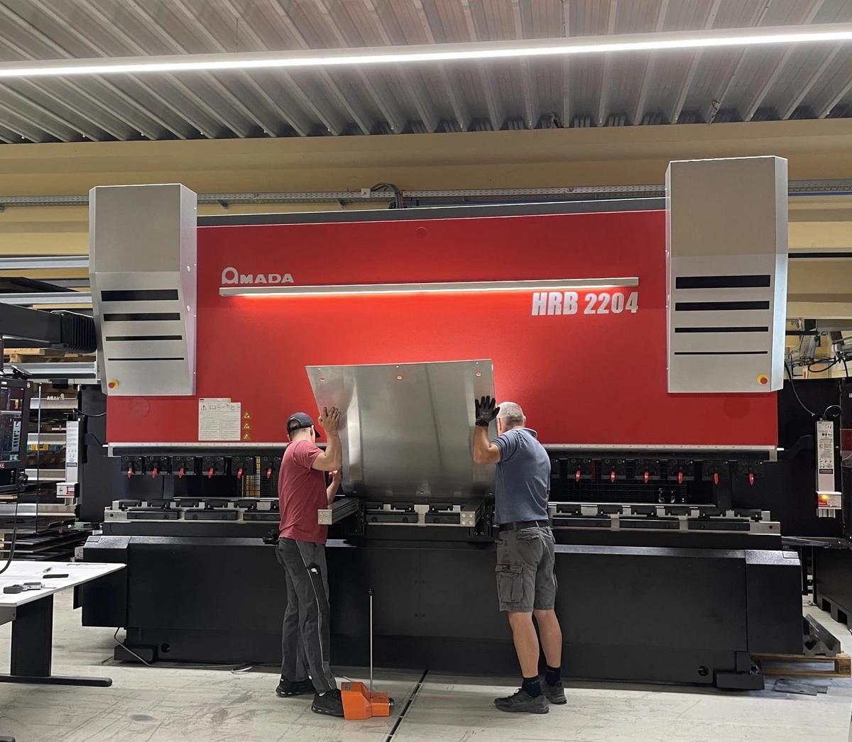 Inbetriebnahme neue AKP von AMADA 220 t